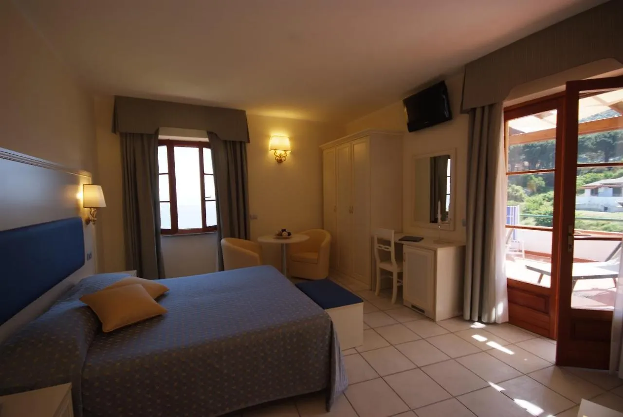 Hotel Da Giacomino Sant'Andrea  3*, Sant'Andrea (Isola d'Elba)